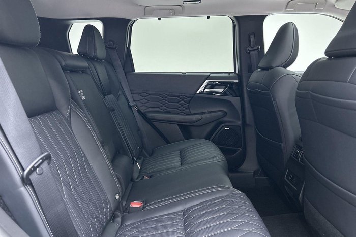 2025 Mitsubishi Outlander Exceed