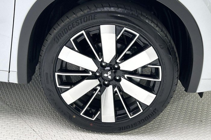 2025 Mitsubishi Outlander Exceed