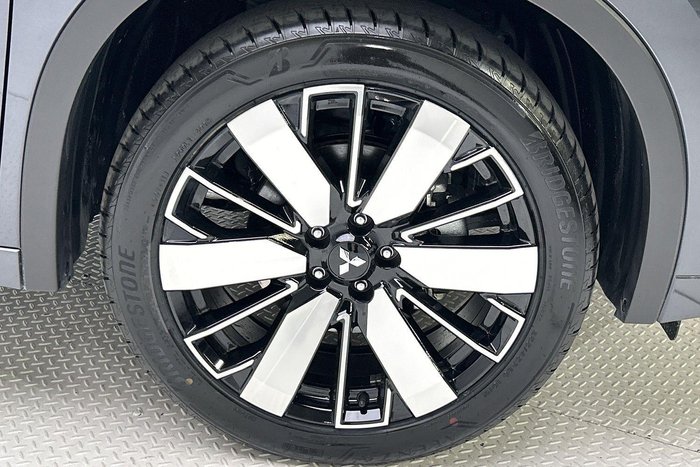 2025 Mitsubishi Outlander Exceed