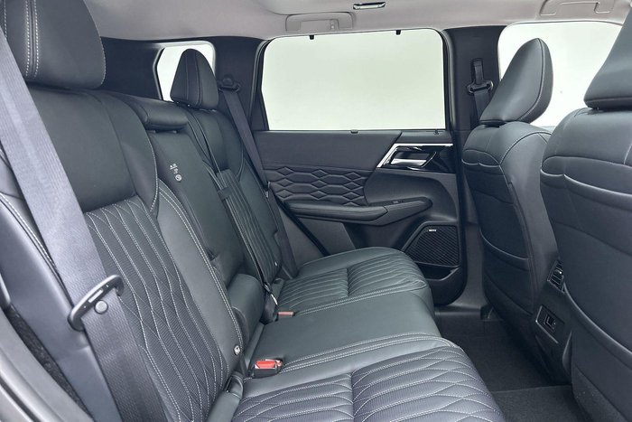 2025 Mitsubishi Outlander Exceed