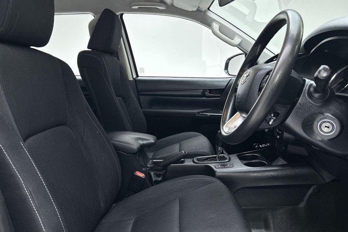 2022 Toyota Hilux SR