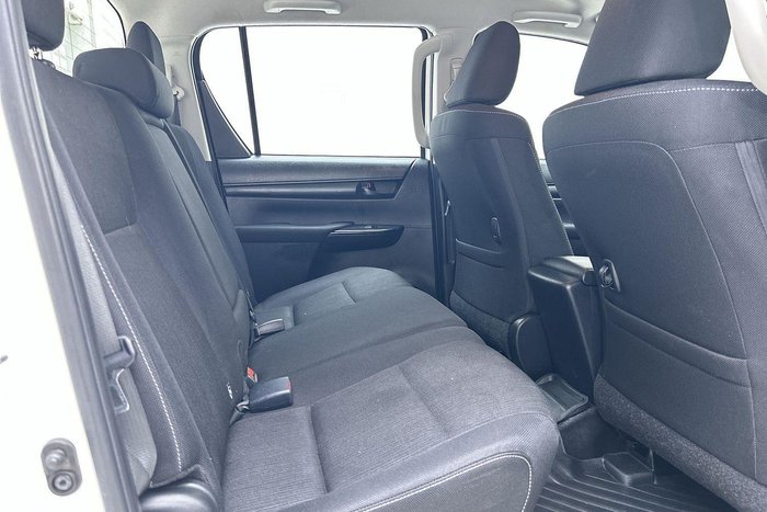 2022 Toyota Hilux SR