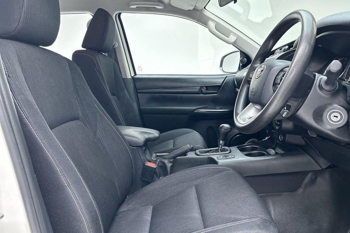 2022 Toyota Hilux SR