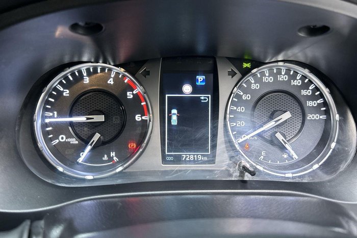 2022 Toyota Hilux SR