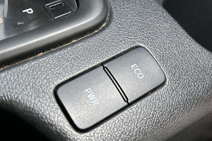 2022 Toyota Hilux SR