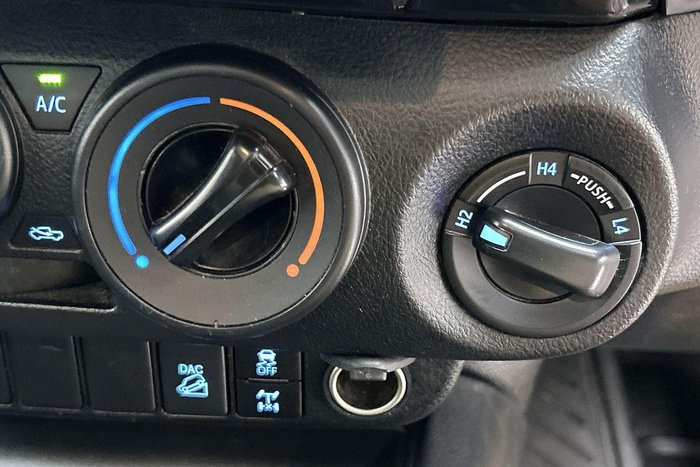 2022 Toyota Hilux SR