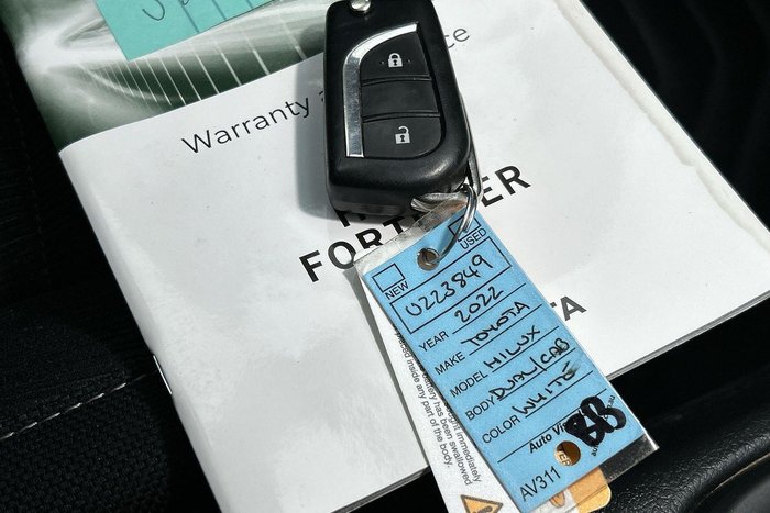 2022 Toyota Hilux SR