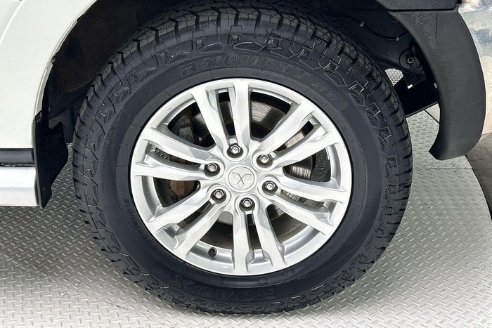 2018 Mitsubishi Pajero GLS