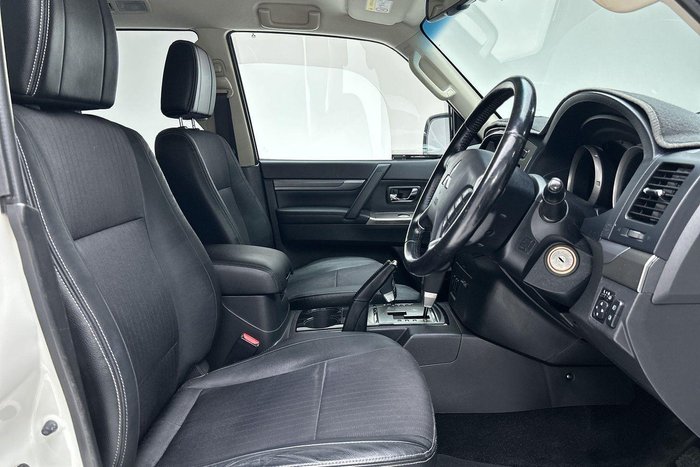 2018 Mitsubishi Pajero GLS