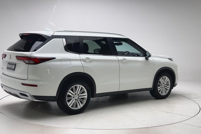 2023 Mitsubishi Outlander LS