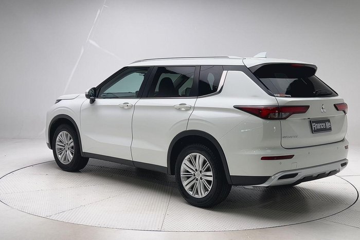 2023 Mitsubishi Outlander LS