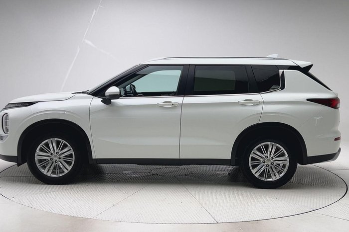 2023 Mitsubishi Outlander LS