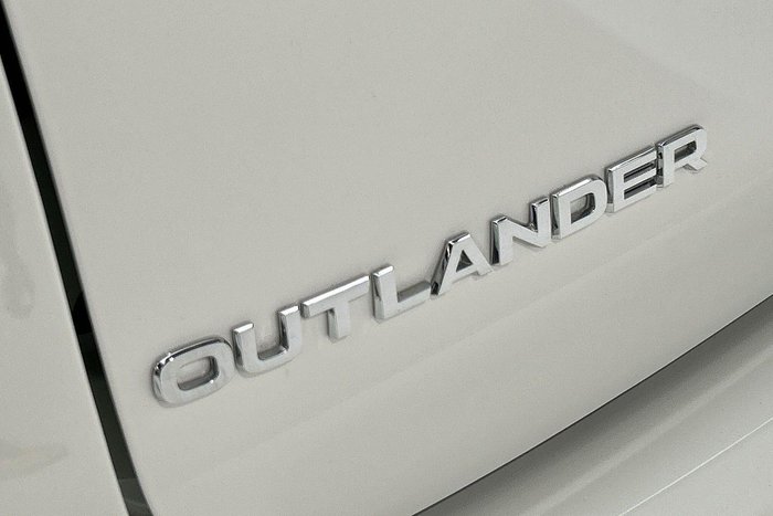 2023 Mitsubishi Outlander LS