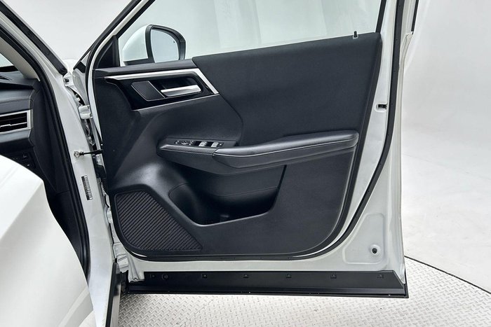 2023 Mitsubishi Outlander LS