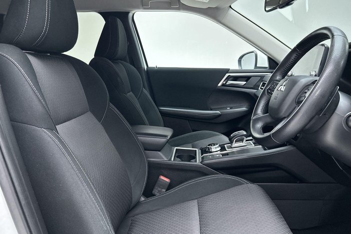 2023 Mitsubishi Outlander LS