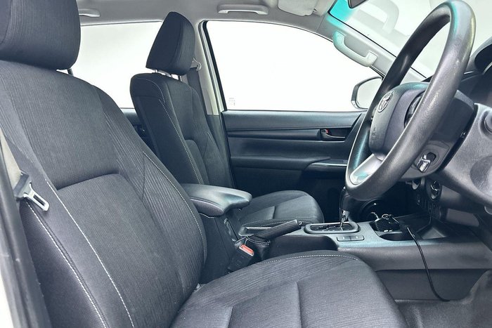 2022 Toyota Hilux SR