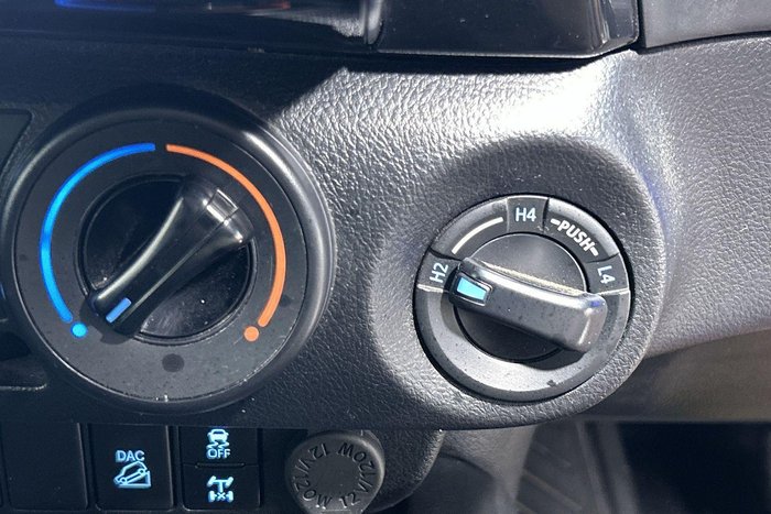 2022 Toyota Hilux SR