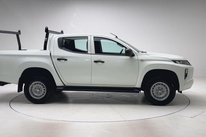 2023 Mitsubishi Triton GLX