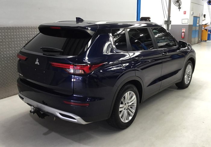 2022 Mitsubishi Outlander LS