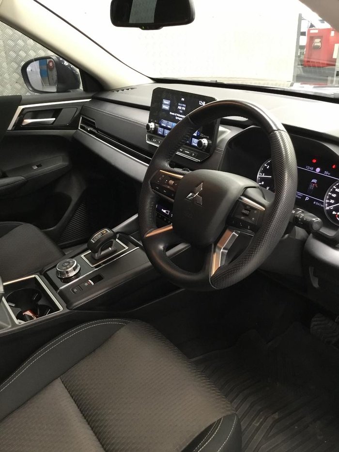 2022 Mitsubishi Outlander LS