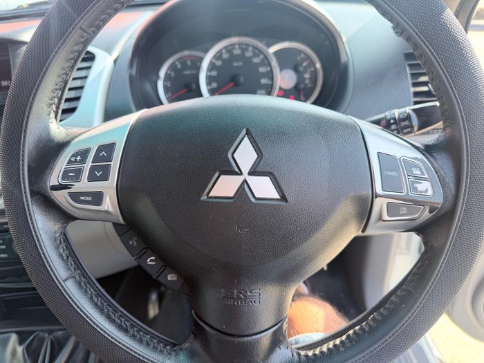 2013 Mitsubishi Triton GLX-R MN MY14 4X4 Dual Range White