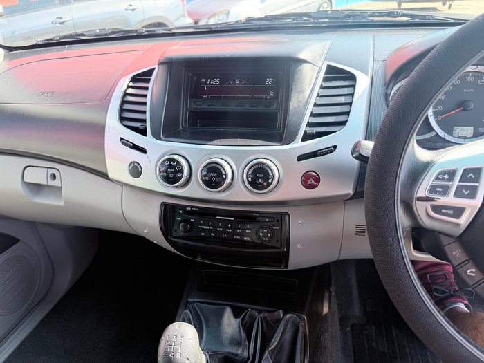 2013 Mitsubishi Triton GLX-R MN MY14 4X4 Dual Range White