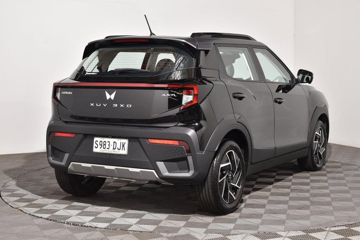 2025 Mahindra XUV3XO AX7L