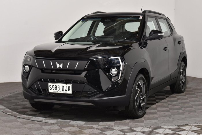2025 Mahindra XUV3XO AX7L