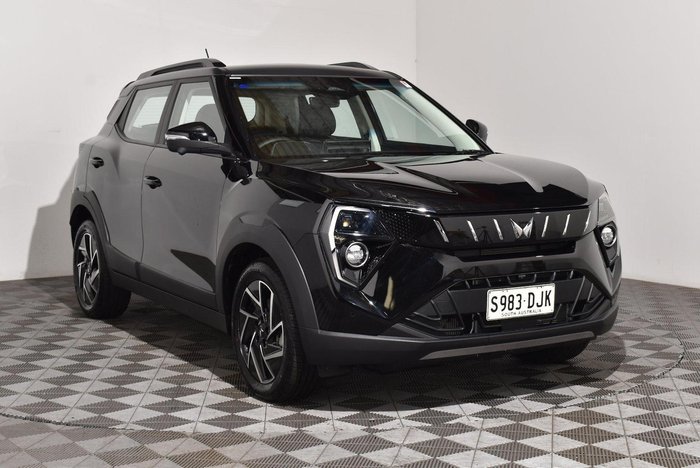 2025 Mahindra XUV3XO AX7L
