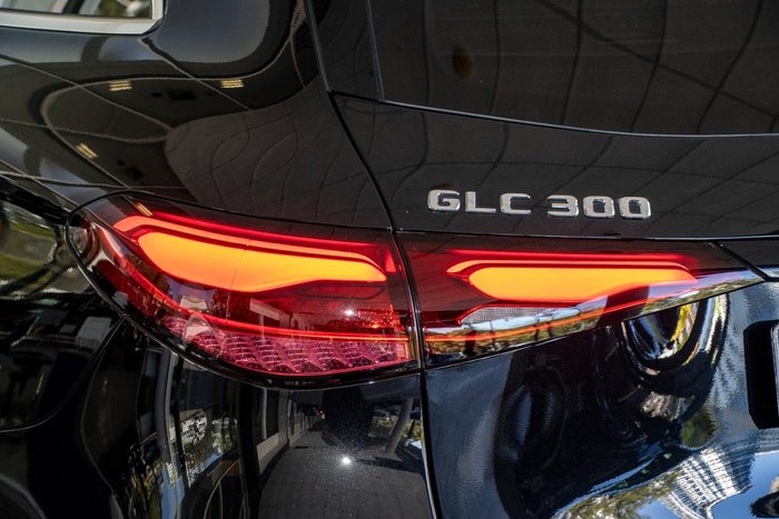 2023 Mercedes-Benz GLC-Class GLC300
