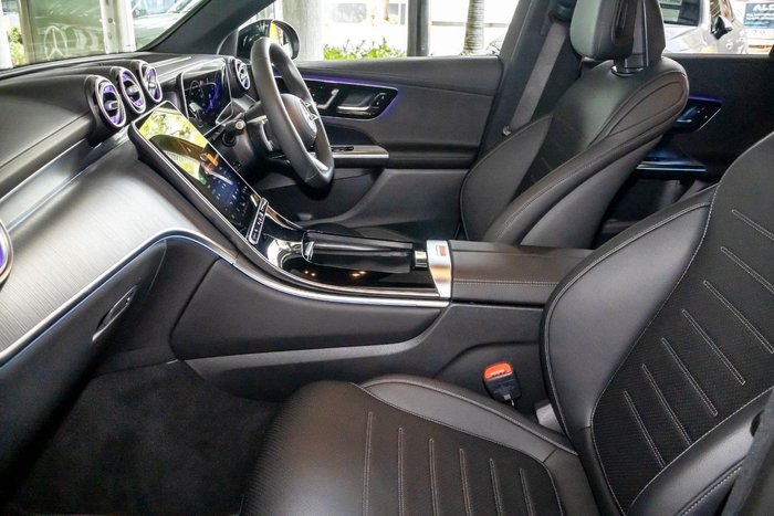 2025 Mercedes-Benz GLC-Class GLC300