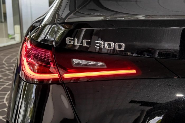 2025 Mercedes-Benz GLC-Class GLC300
