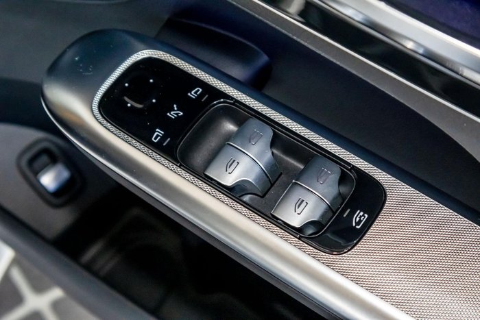 2025 Mercedes-Benz GLC-Class GLC300