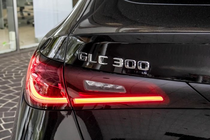 2025 Mercedes-Benz GLC-Class GLC300