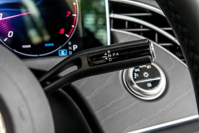 2025 Mercedes-Benz E-Class E200