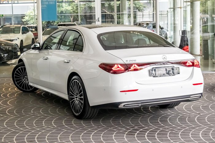 2025 Mercedes-Benz E-Class E200