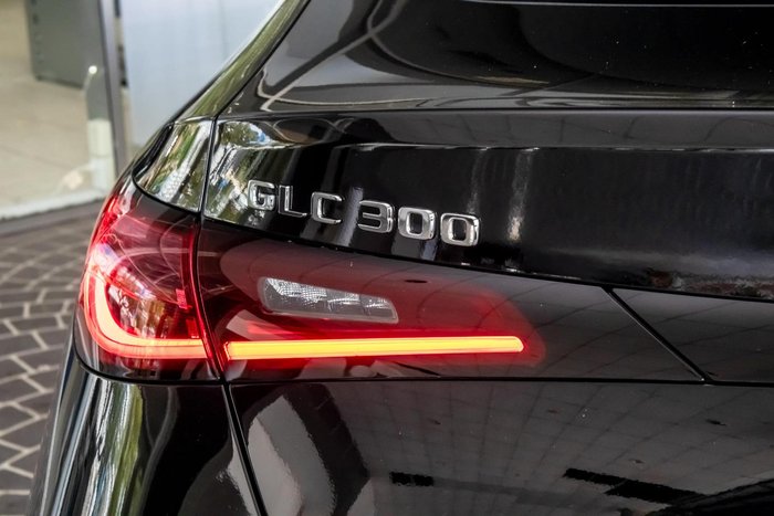 2025 Mercedes-Benz GLC-Class GLC300