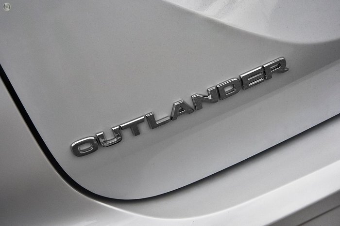 2025 Mitsubishi Outlander LS