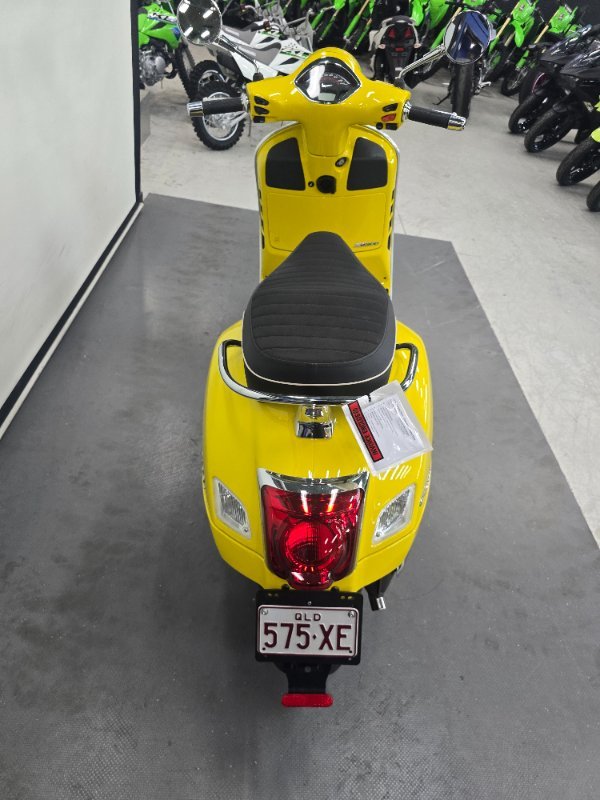 2022 VESPA GTS 300 SUPER SPORT Yellow