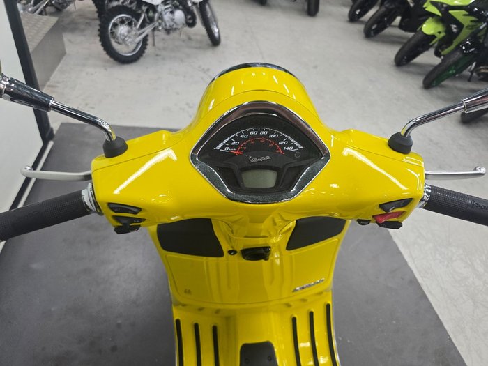 2022 VESPA GTS 300 SUPER SPORT Yellow