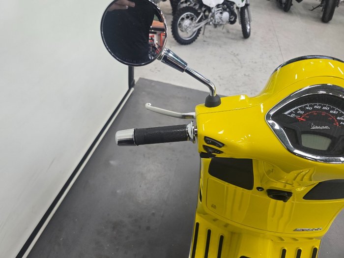 2022 VESPA GTS 300 SUPER SPORT Yellow