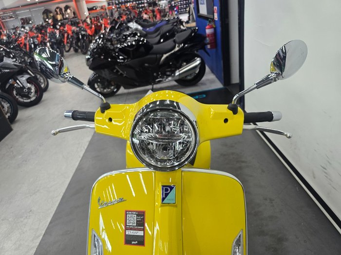 2022 VESPA GTS 300 SUPER SPORT Yellow