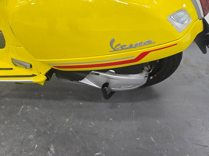 2022 VESPA GTS 300 SUPER SPORT Yellow