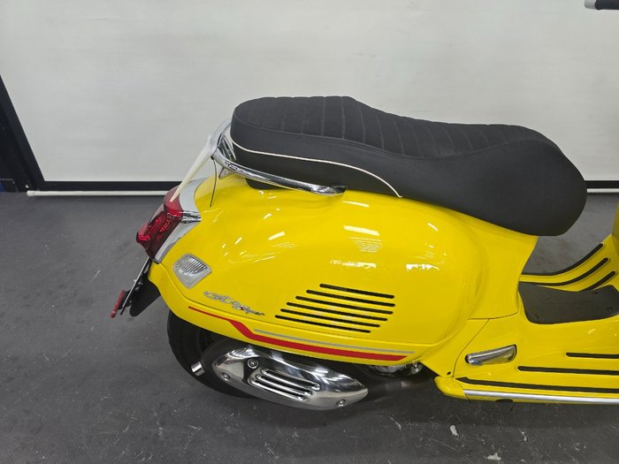 2022 VESPA GTS 300 SUPER SPORT Yellow