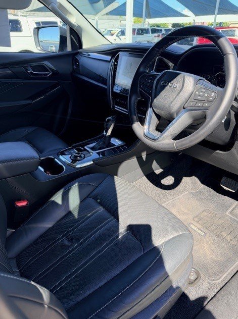 2023 Isuzu MU-X LS-T