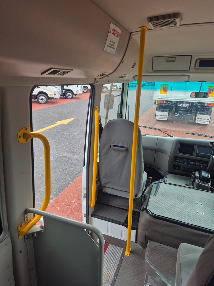 2015 Fuso Rosa 25 seat AUTO Deluxe Bus