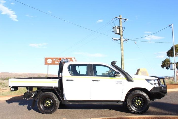 2022 Toyota Hilux SR