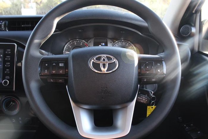 2022 Toyota Hilux SR