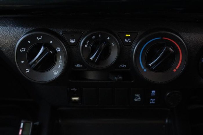 2022 Toyota Hilux SR