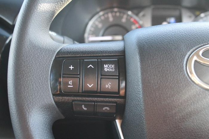 2022 Toyota Hilux SR